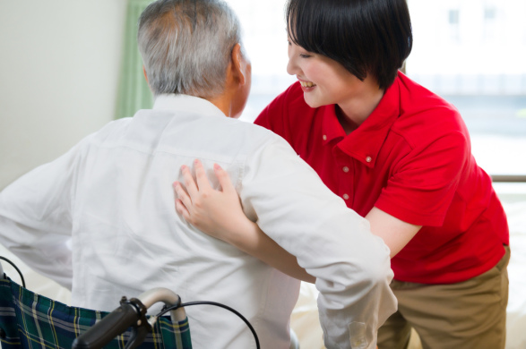 【有料老人ホームの介護職員】マイカー通勤可、心豊かな暮らしを提供