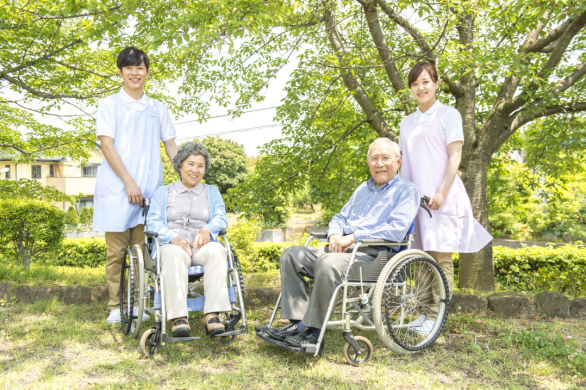 【有料老人ホームの介護職員】福利厚生充実、心豊かに笑顔で暮らせる社会