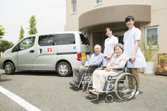 【有料老人ホームの介護職員】「駒沢大学駅」徒歩7分、心豊かに笑顔で暮らせる社会