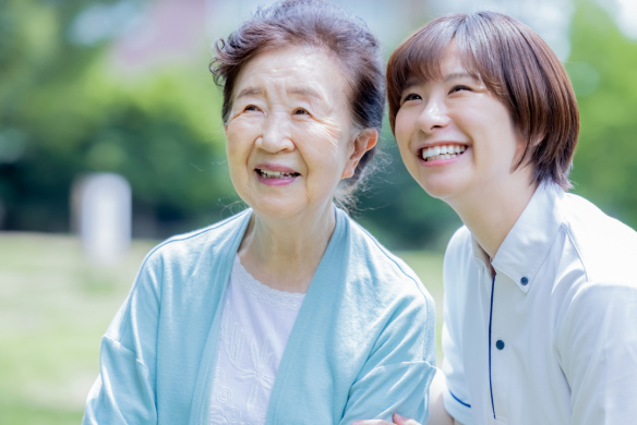 【有料老人ホームの介護職員】福利厚生充実、自分らしく笑顔あふれる生活