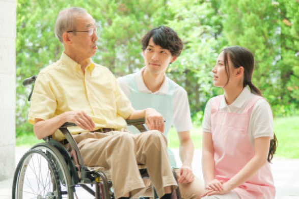 【介護老人保健施設の介護職員】「岡町駅」徒歩8分、自分らしい生活を達成させる