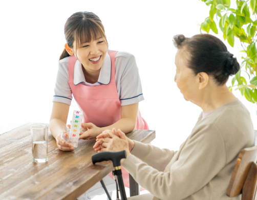 【有料老人ホームの言語聴覚士(ST)】賞与年2回、暮らしを明るくする介護サービス