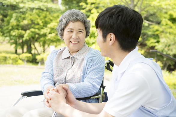 【特別養護老人ホームの介護職員】年間休日110日、ホースセラピーを導入