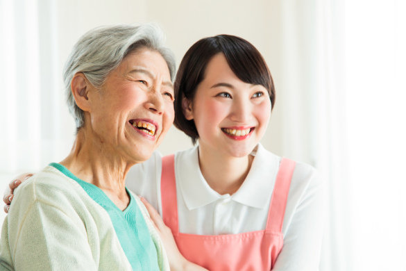 【有料老人ホームの介護職員】有休消化率90％以上、家族のような気持ちで接する