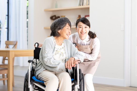 【サービス付き高齢者向け住宅の介護職員】「亀山駅」徒歩10分、手厚い介護サービスを提供