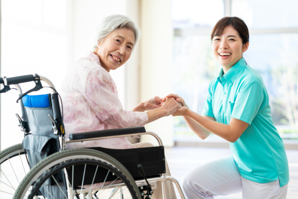 【特別養護老人ホームの介護職員】年間休日121日、自分らしい生活をサポート