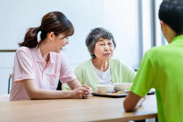 【有料老人ホームの介護職員】キャリアパス制度あり、あたたかく一貫した介護