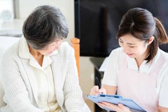 【有料老人ホームの生活相談員】研修制度充実、全国に居宅系介護サービスを展開する企業