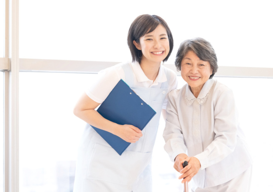 【サービス付き高齢者住宅の介護職員】研修制度充実、感動のサービスを提供
