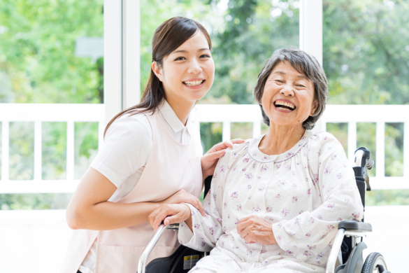 【有料老人ホームの介護職員】休暇制度充実、ニーズに合わせたケア・サービス