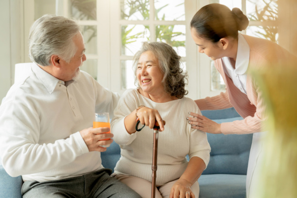 【特別養護老人ホームの介護職員】年間休日123日、地域密着した介護を提供
