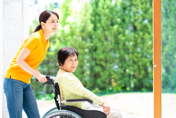 【サービス付き高齢者住宅の介護職員】研修制度充実、人生を「安心」で満たす