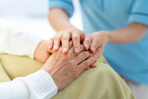 【有料老人ホームの介護職員】充実の福利厚生、質の高いケア・サービス