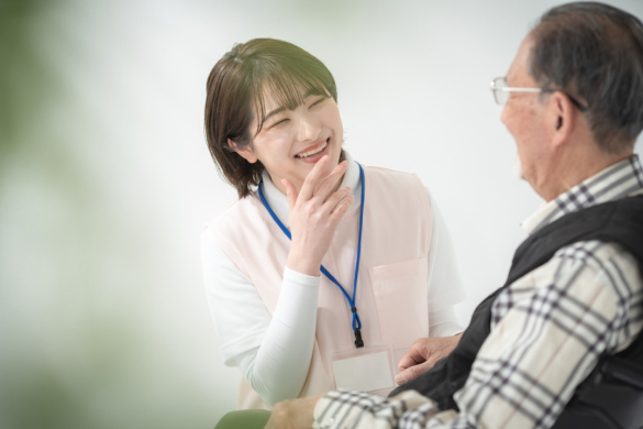 【サービス付き高齢者向け住宅の介護職員】年間休日115日、健やかな生活を提供