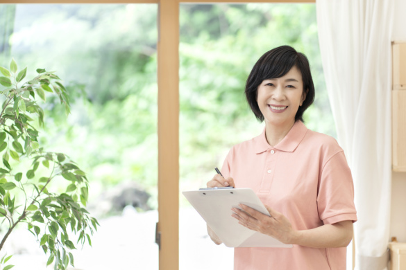 【介護老人保健施設の管理職・管理職候補】賞与年2回支給、精神面・身体面のリハビリを実施