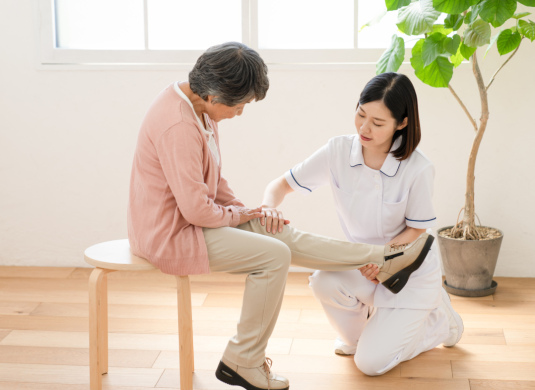 【介護老人保健施設の看護師】「三重町駅」徒歩5分、親切な診療を心がける