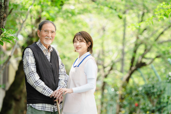 【介護老人保健施設の介護職員】賞与年2回、一人ひとりに寄り添った支援を提供