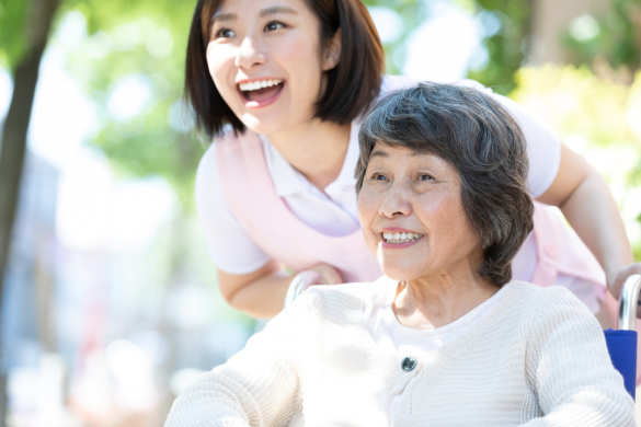 【ショートステイの介護職員】賞与年2回支給、笑顔のある充実した健康的な生活を目指す