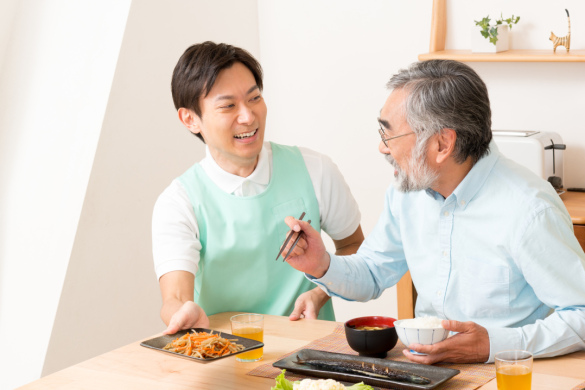 【介護老人保健施設の介護職員】「西富井駅」徒歩9分、住み慣れた地域での暮らしを支援