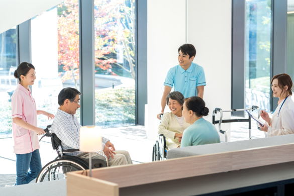 【サービス付き高齢者向け住宅の介護職員】年間休日120日、利用者様の立場に立ったサービスを提供